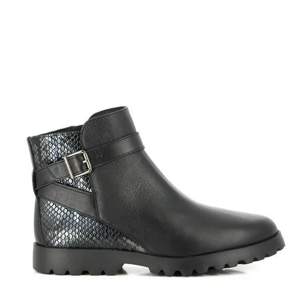 24 Hrs 23397 Black Snake Print Ankle Boots