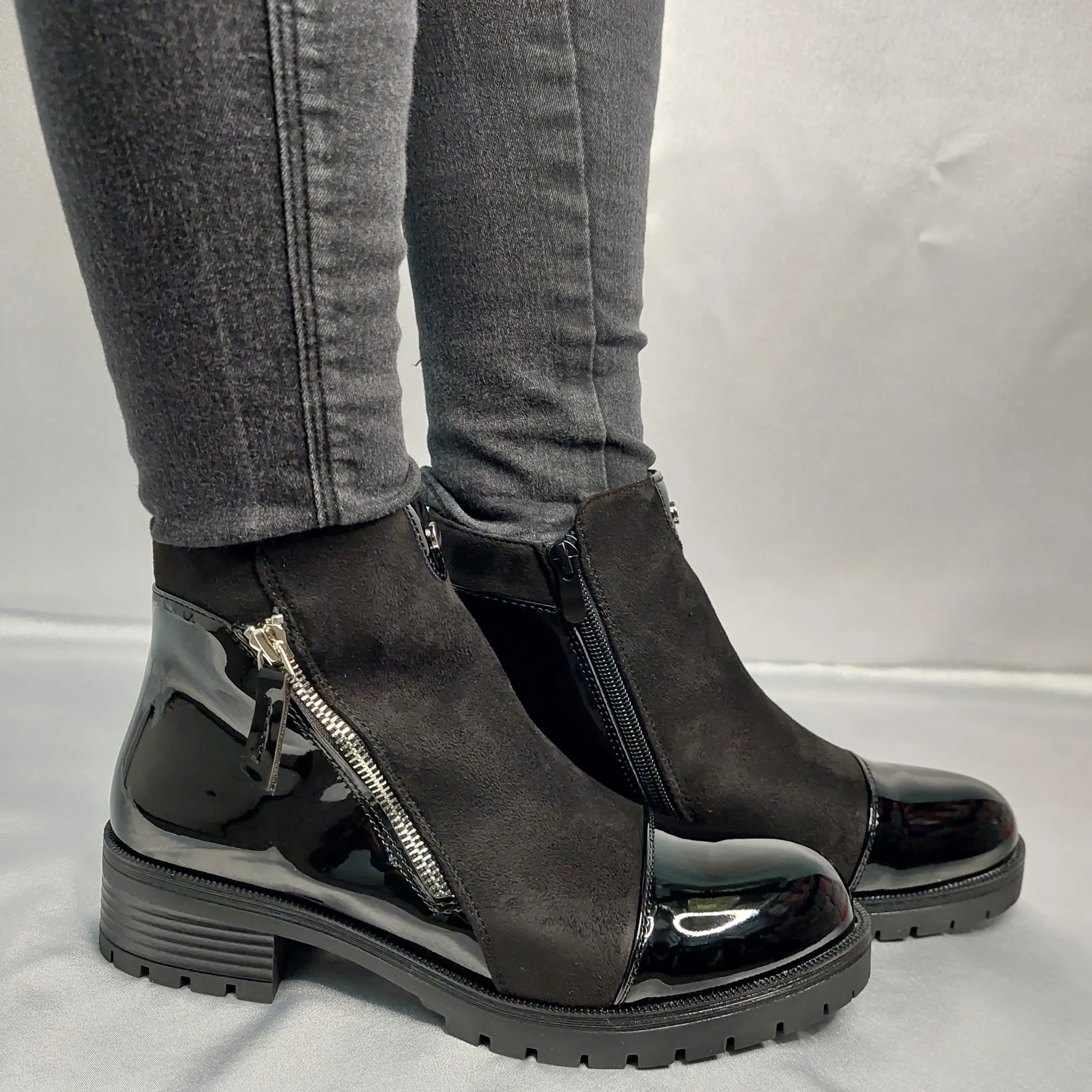 CALLA WOMEN'S CHUNKY CHELSEA ANKLE  BLACK BOOT