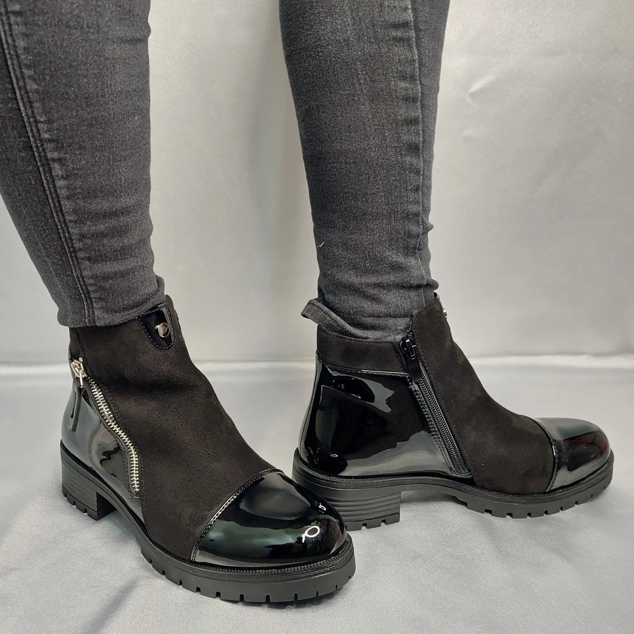 CALLA WOMEN'S CHUNKY CHELSEA ANKLE  BLACK BOOT