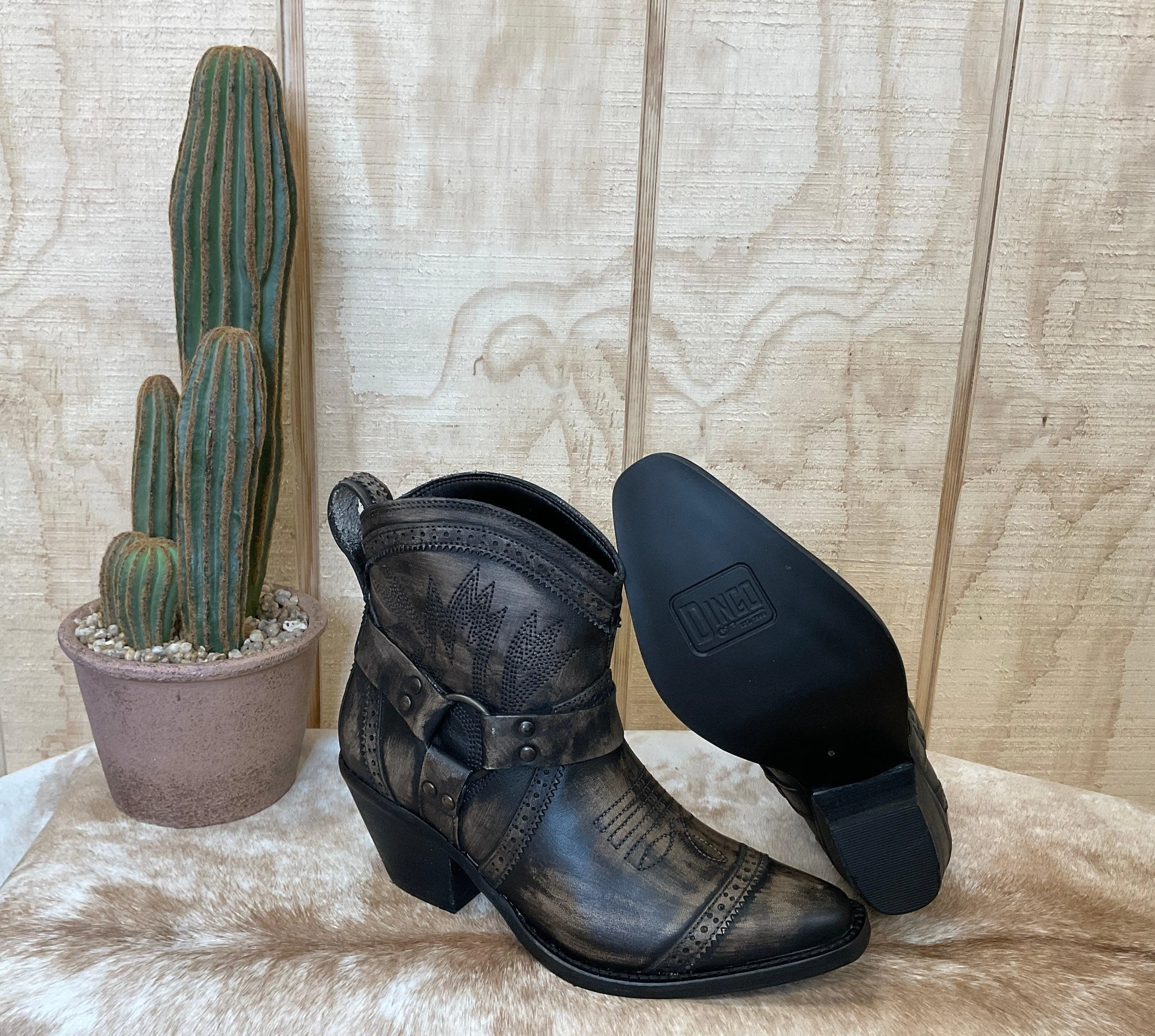 Dingo Women's Distressed Black Gummy Bear Ankle Boot DI747B
