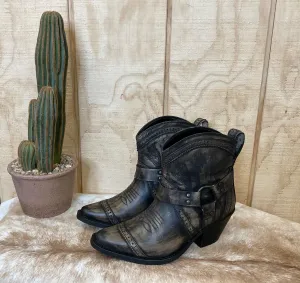 Dingo Women's Distressed Black Gummy Bear Ankle Boot DI747B