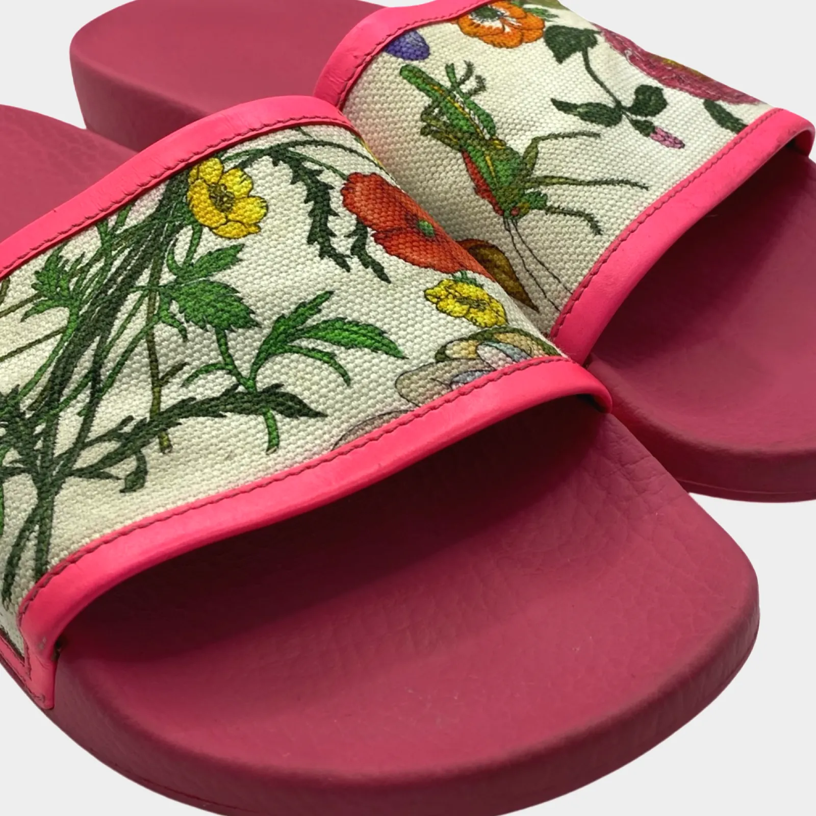 Gucci women's pink floral print rubber slides