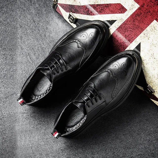 New Business Casual Shoes for men Handmade Breathable Comfortable Jeans Brand Men Shoes   Leather Flat Men Bullock carved Shoes
