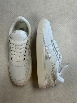 Shoes Sneakers By Corkys In White, Size:7