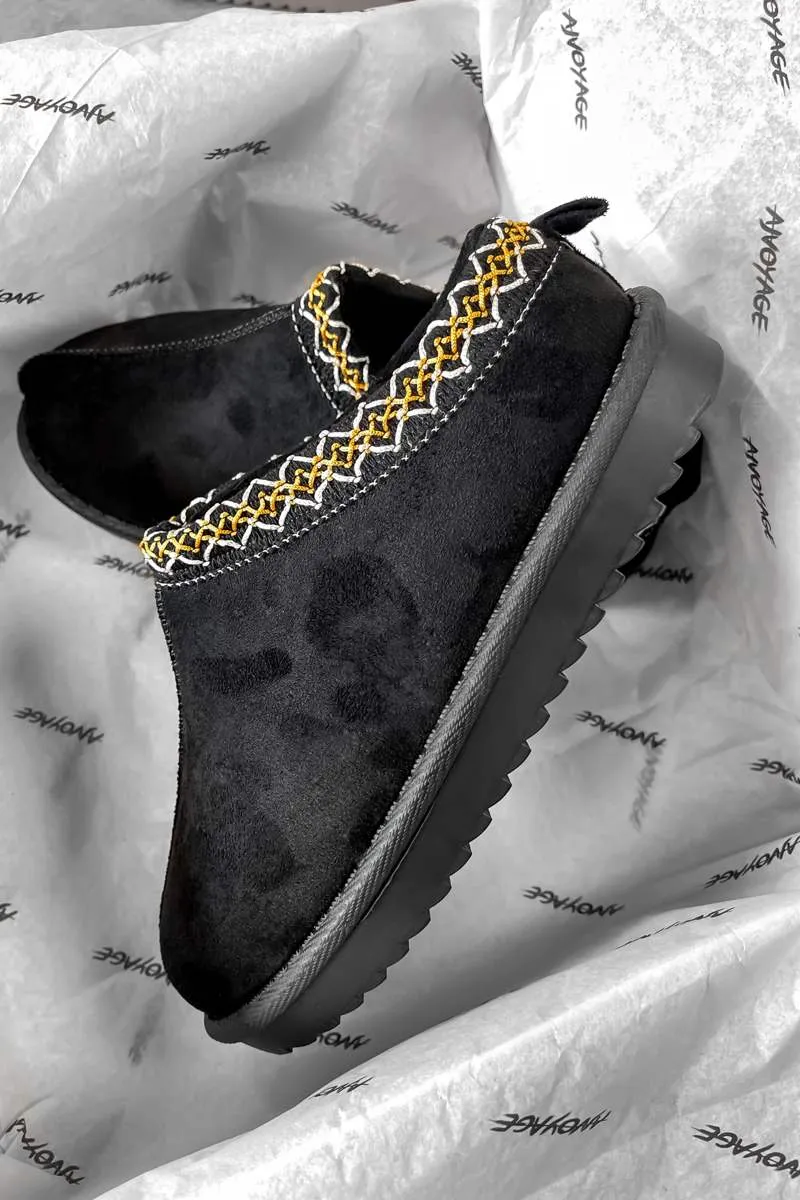 TAZMEN Suede Embroidered Slippers - Black