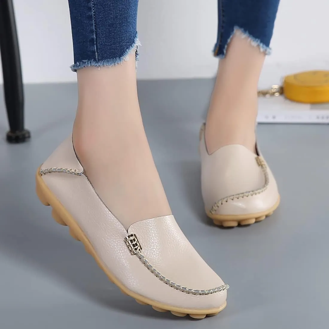 Women's Casual Round Head Moccasin Shoes Comfortable Leather Breathable Loafers Walking Nurse Breathable Driving Fashion Soft Shoes