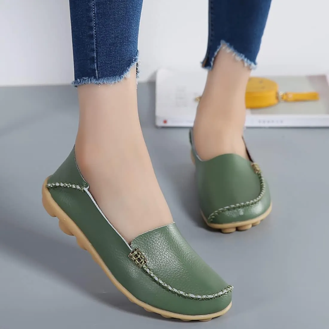 Women's Casual Round Head Moccasin Shoes Comfortable Leather Breathable Loafers Walking Nurse Breathable Driving Fashion Soft Shoes