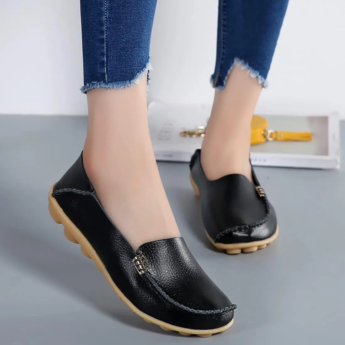 Women's Casual Round Head Moccasin Shoes Comfortable Leather Breathable Loafers Walking Nurse Breathable Driving Fashion Soft Shoes