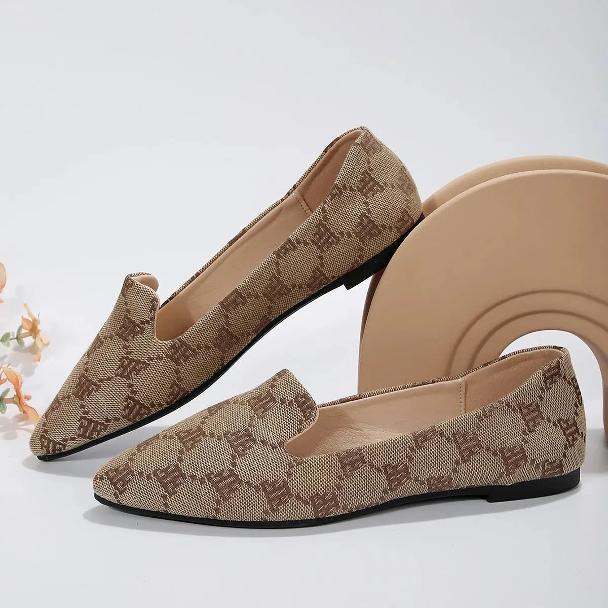 Women's patterned flat shoes